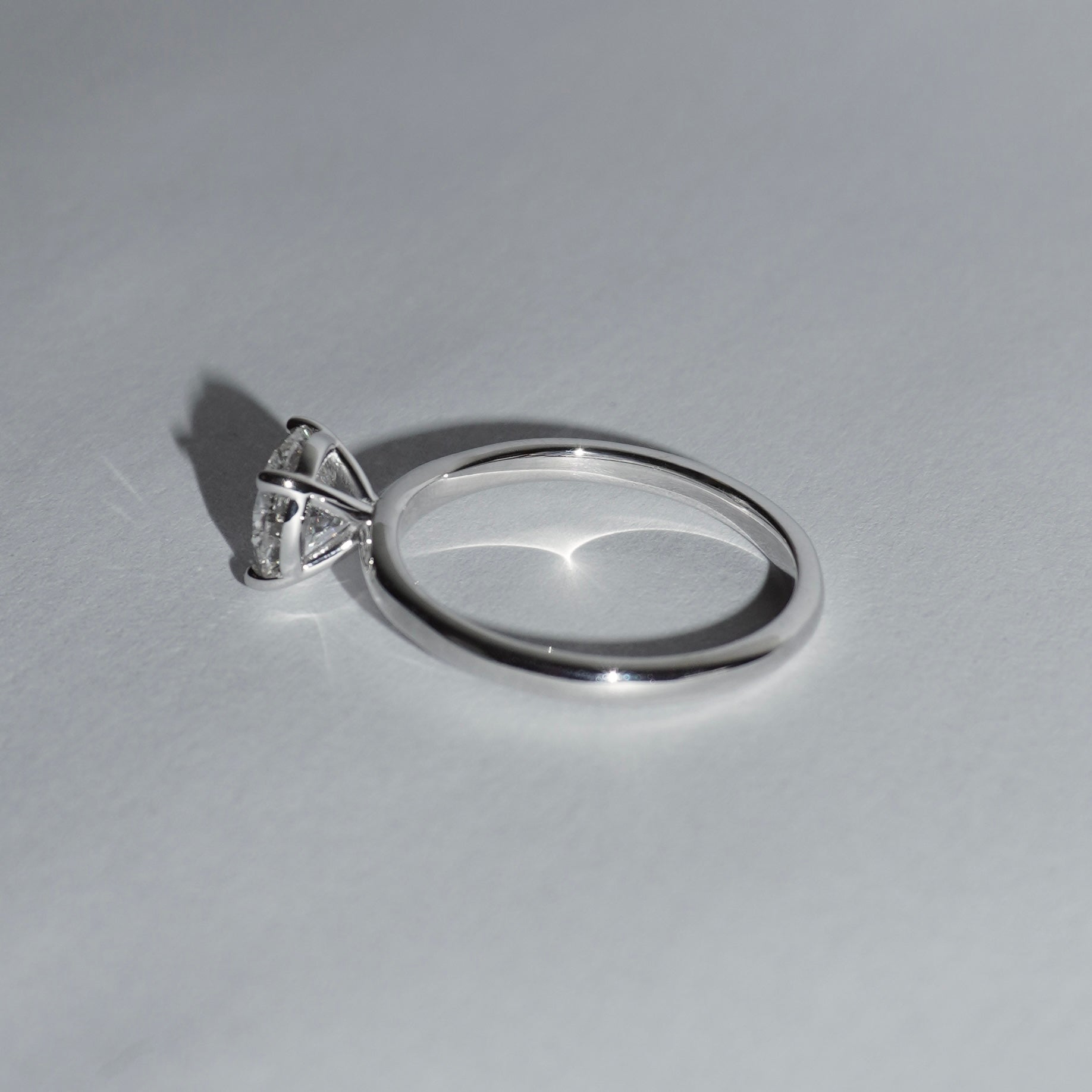 Anel Redondo Soliz em Diamante Lab - 1ct